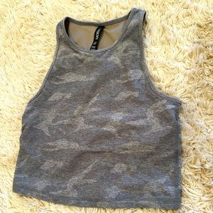 Vuori Pose Plyo Tank in Grey Camo Size S